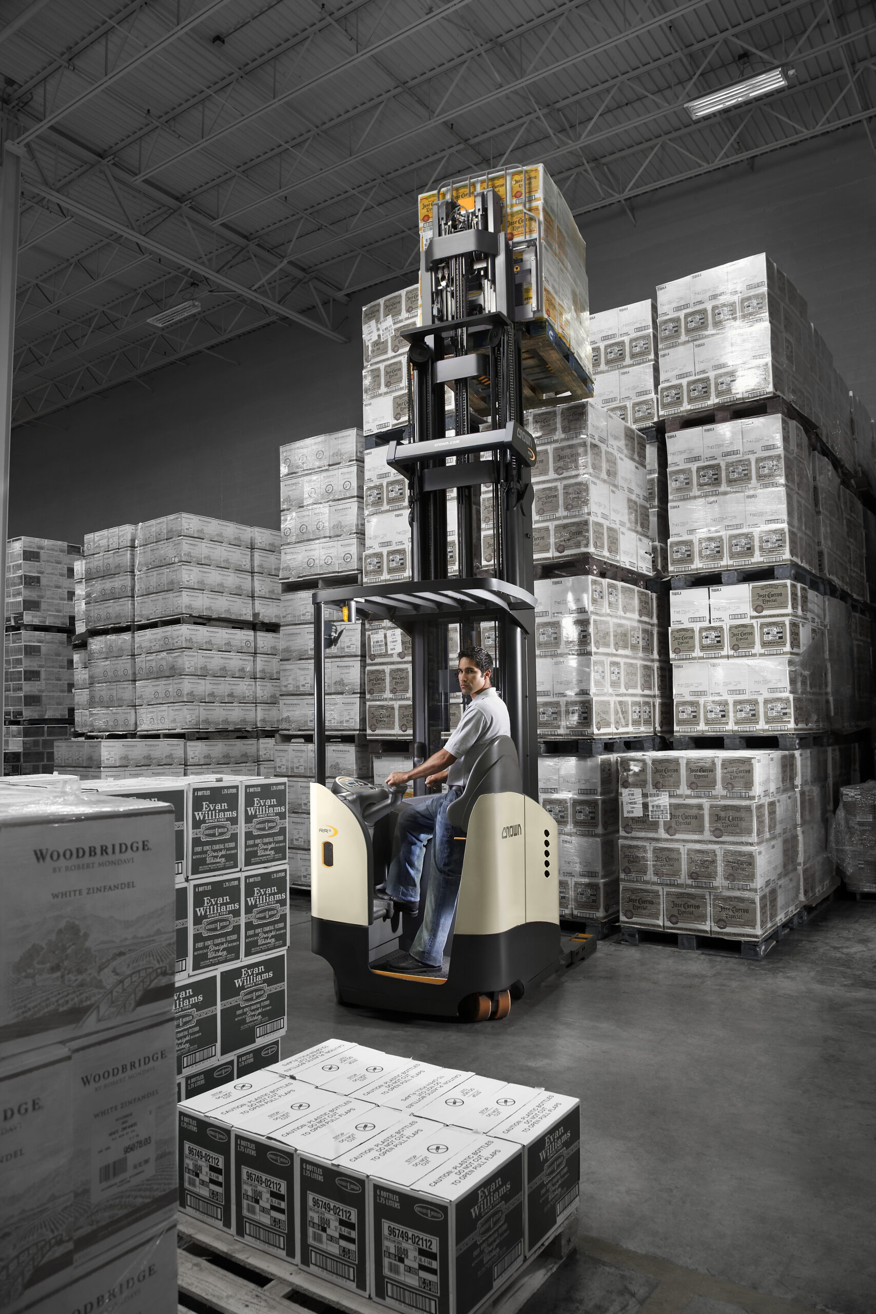 Crown RR/RD Series Reach Forklift Trucks