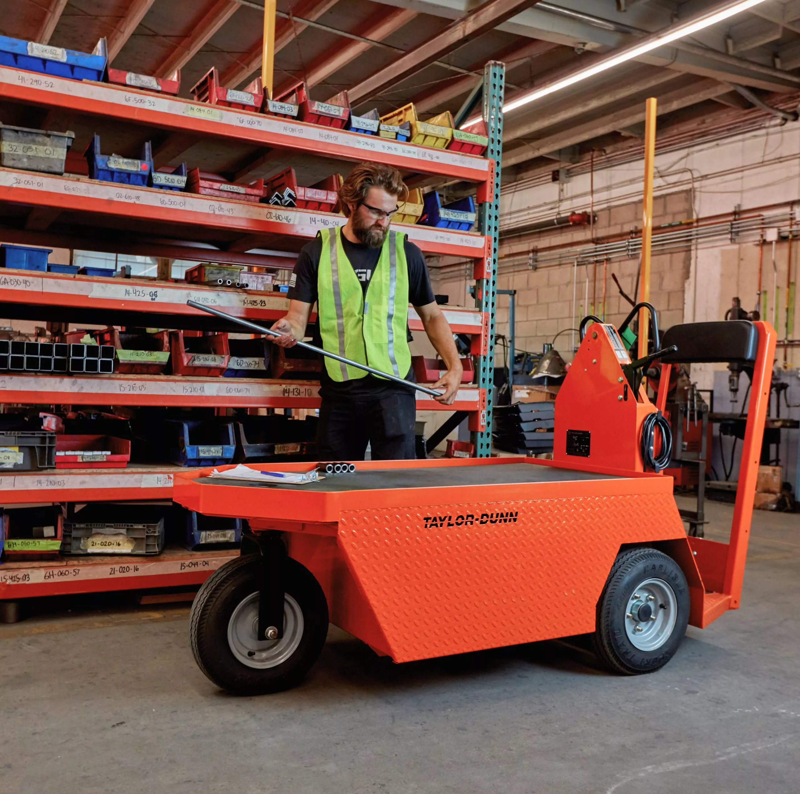 SC-100 Stockchaser – Compact, High-Capacity Electric Stock Picker